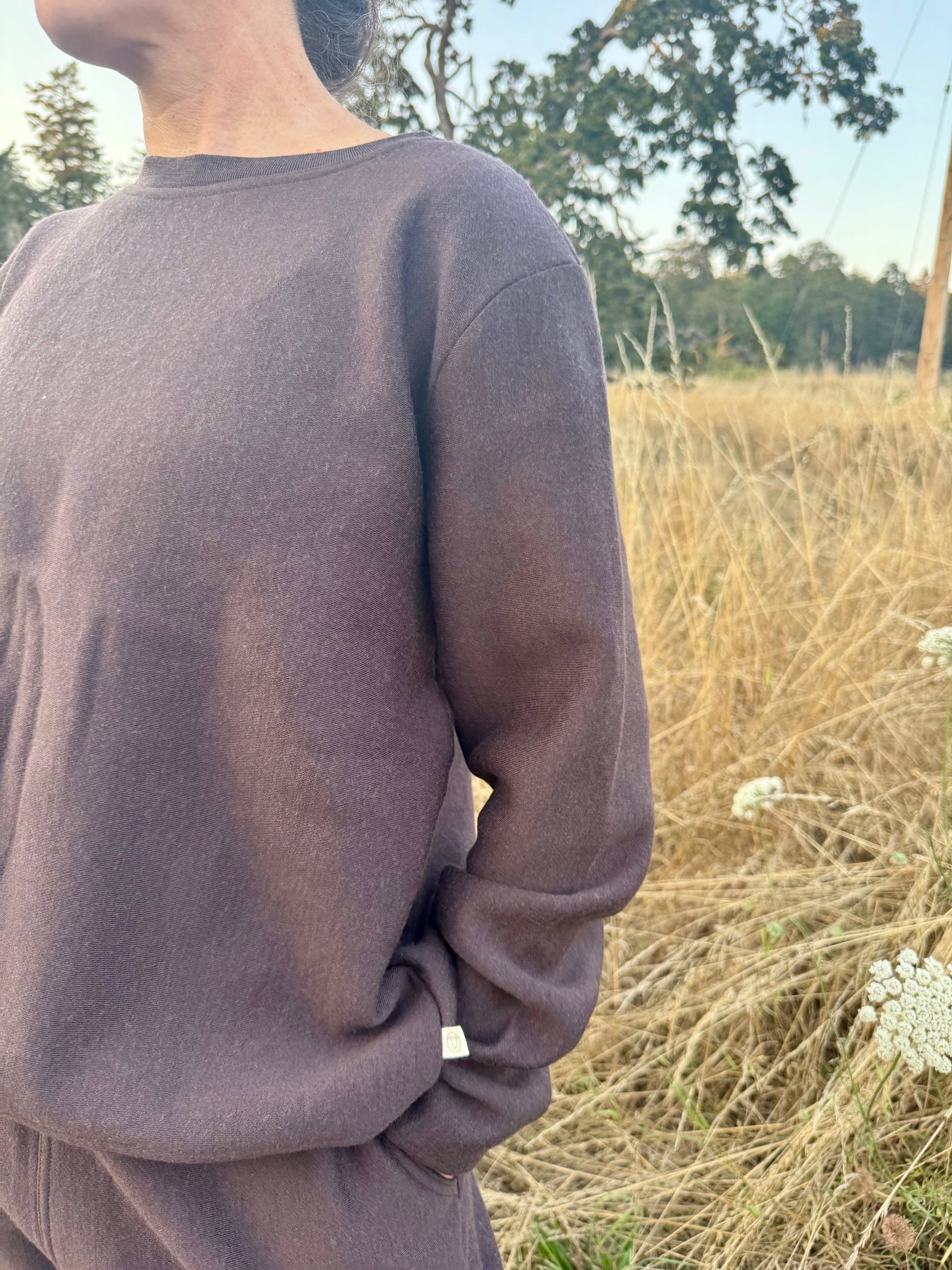 Sweatshirt | Dorian is wearing size Medium, height 5.4"