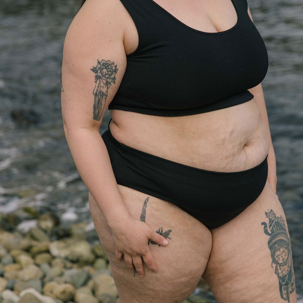 Swim Top | Sybil is wearing size 3XLarge, height 5.6"