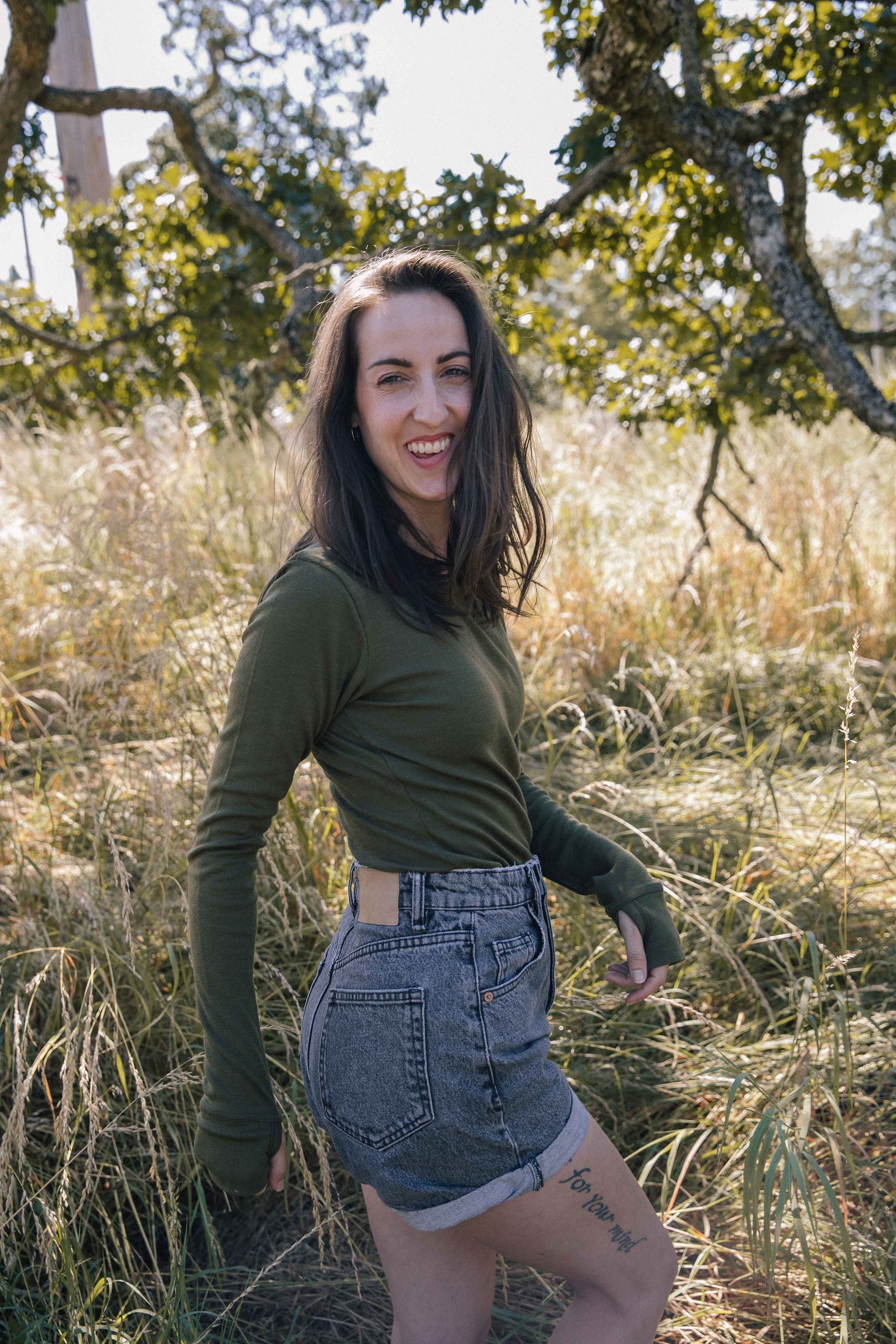 Thumbholes | Claire is wearing size XSmall, height 5.5"