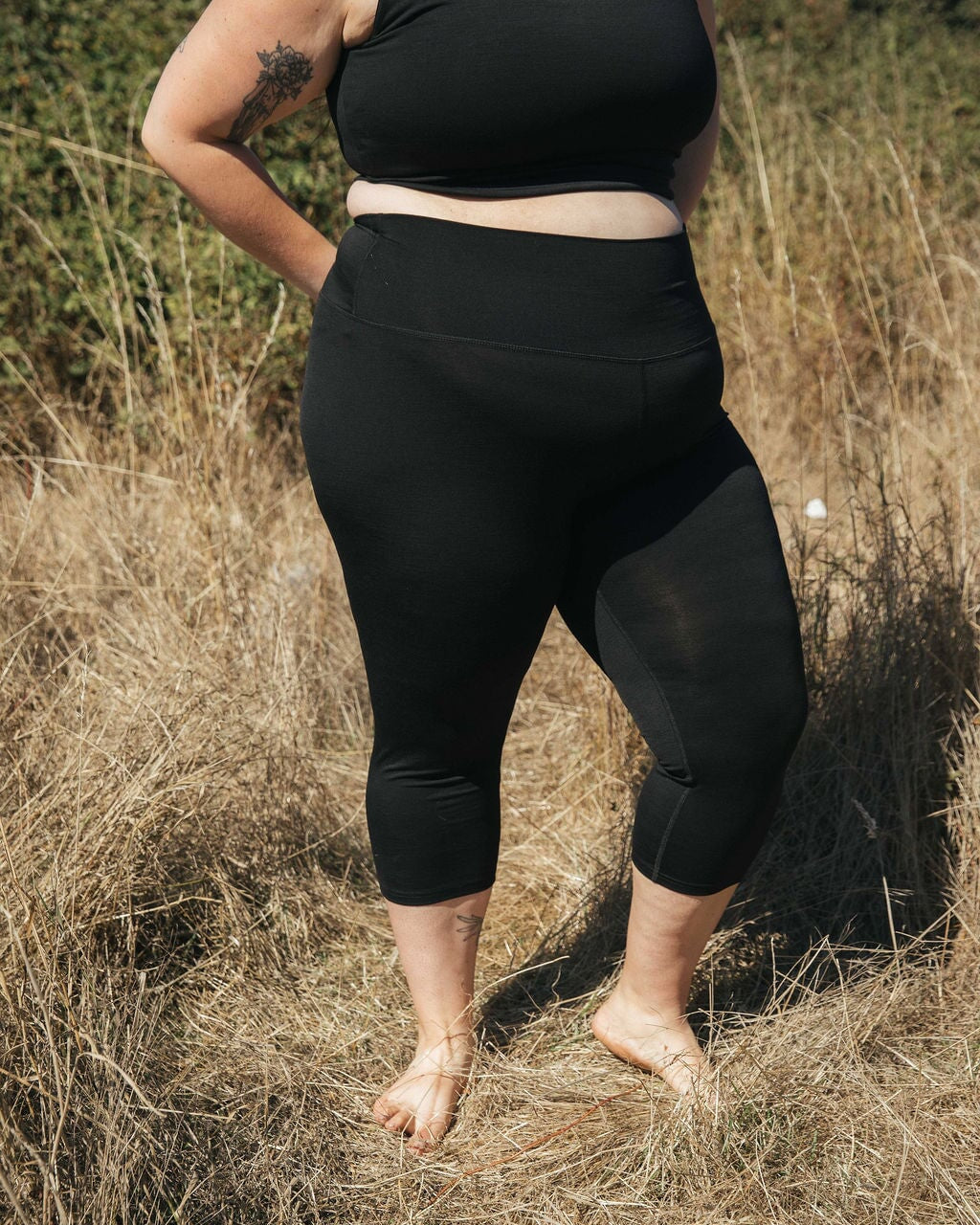 Cropped Leggings | Sybil is wearing size 3XL, height is 5.6"