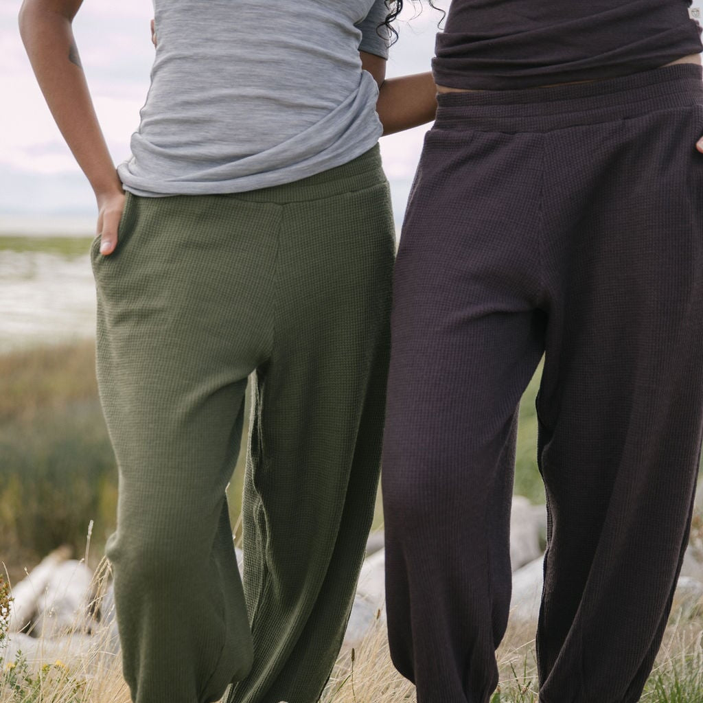 Waffle Balloon Pants | Model in Olive wearing size XS (height 5.4") Model in Chocolate wearing size S (height 5.9")