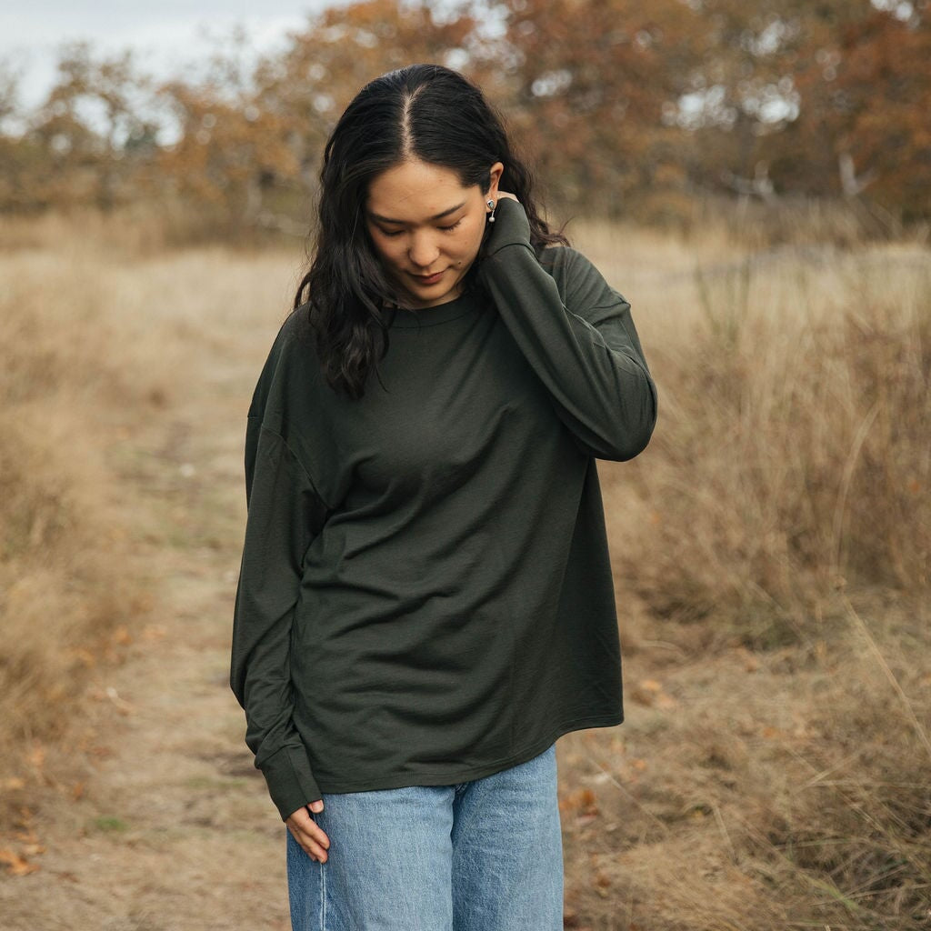 Oversized T | Esther is wearing size Small, height 5.5"