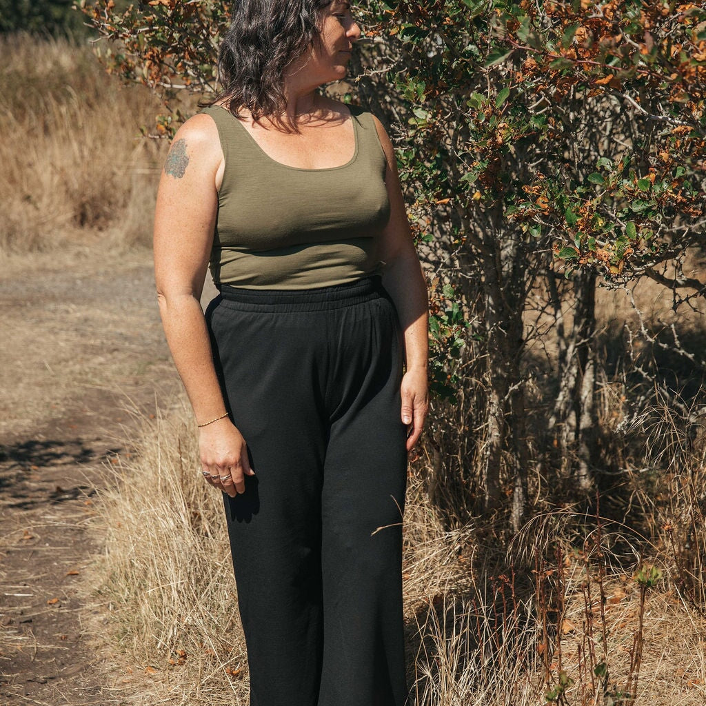 Lounge Pants | Norah is wearing size Medium,  height 5.6"